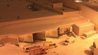 Acoperisul unui supermarket din Sankt Petersburg a cedat sub zapada si a facut 14 victime