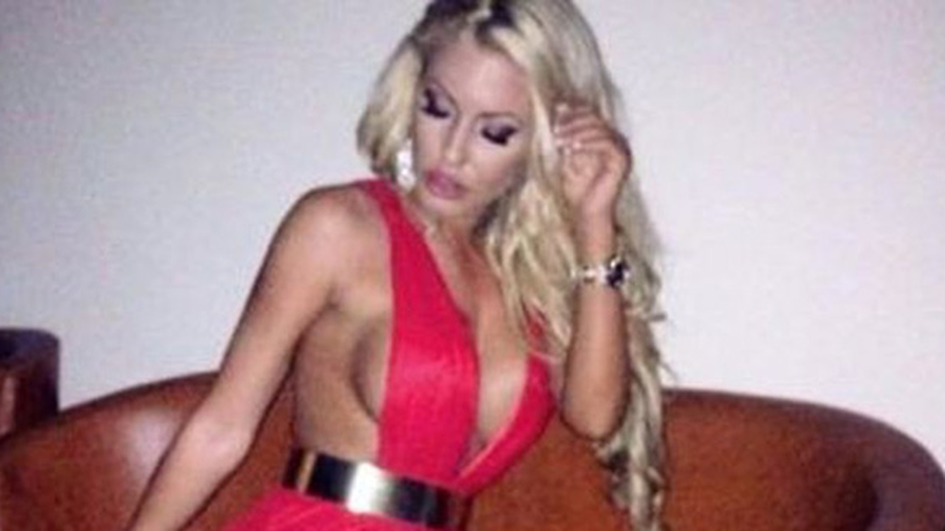 Loredana Chivu, disputata de interlopi intr-un restaurant de manele! Detaliile unei povesti ce ar fi putut avea sfarsit tragic