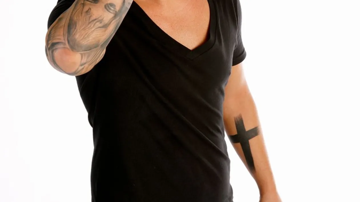 Flore scoate la iveala adevarata fata a lui Dj Eftimie! Ce muzica house...deejay-ul iubeste manelele!