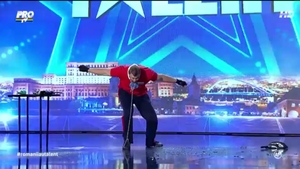 Mai muti de uimire nu au fost pana acum! Vezi aici cine este concurentul care i-a SOCAT pe juratii de la "Romanii au Talent"!