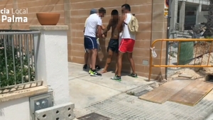 Un român a fost prins de trei polițiști sub acoperire, în timp ce fura pe o plajă din Mallorca