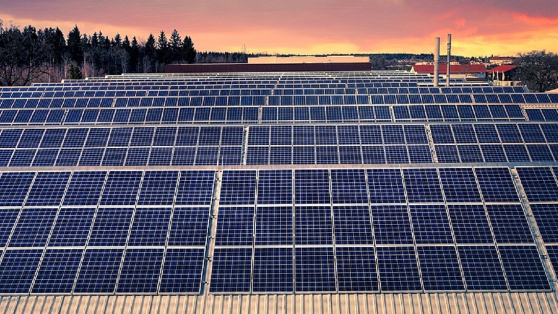Ce este sistemul fotovoltaic On-Grid? Cum poţi ajunge să faci bani din asta
