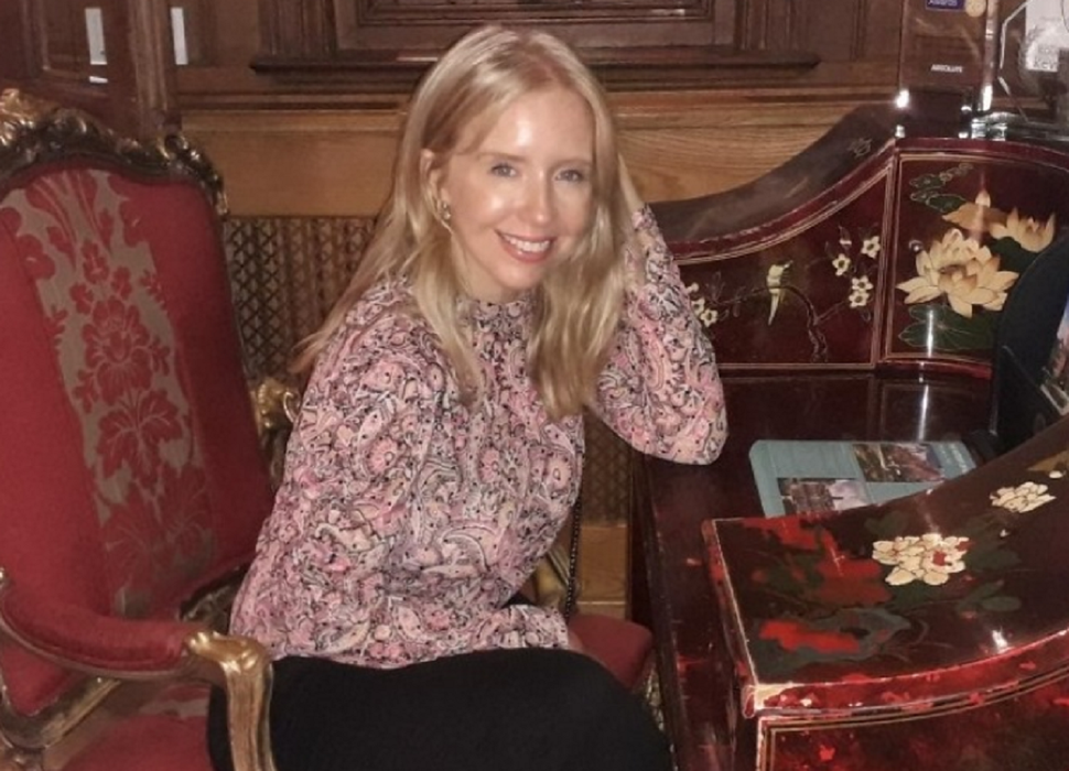 Motivul pentru care femeia din imagine nu s-a dezbrăcat niciodată în fața soțului. Julie este căsătorită cu un român de 13 ani