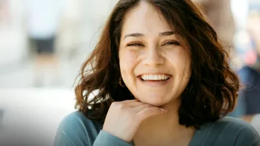 (P) 7 Moduri În Care Zâmbetul Îți Schimbă Corpul: Nutriție, Oase, Psihologie și Performanță”