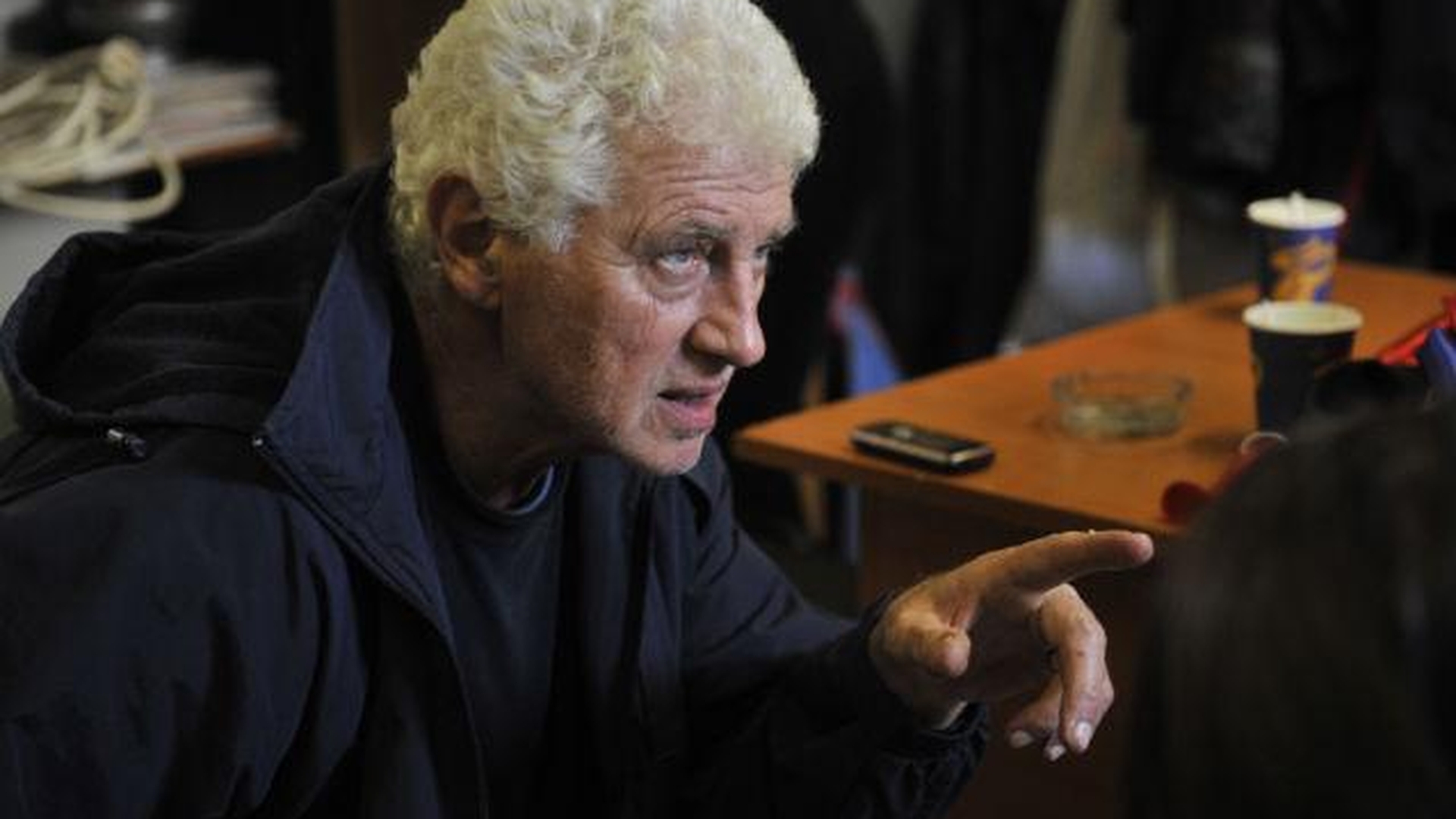 Cea mai grea lovitura din viata lui! Nici CANCERUL nu l-a daramat asa! "Cat de nemernic trebuie sa fii?" A primit vestea in spital