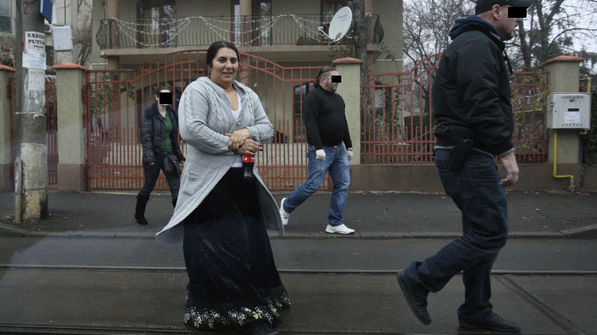 Vrajitoarele din Chitila lucrau cu papusi tip voodoo, ace si pisici, iar clientii erau racolati de pe site-urile de socializare