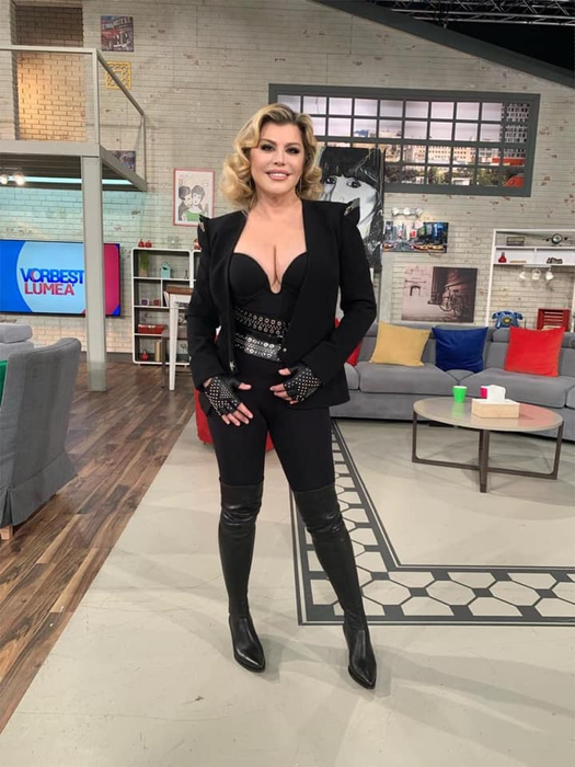 Loredana Groza, filmată în ipostaze extrem de rușinoase pentru o divă ca ea! Ce a făcut în compania unui bărbat