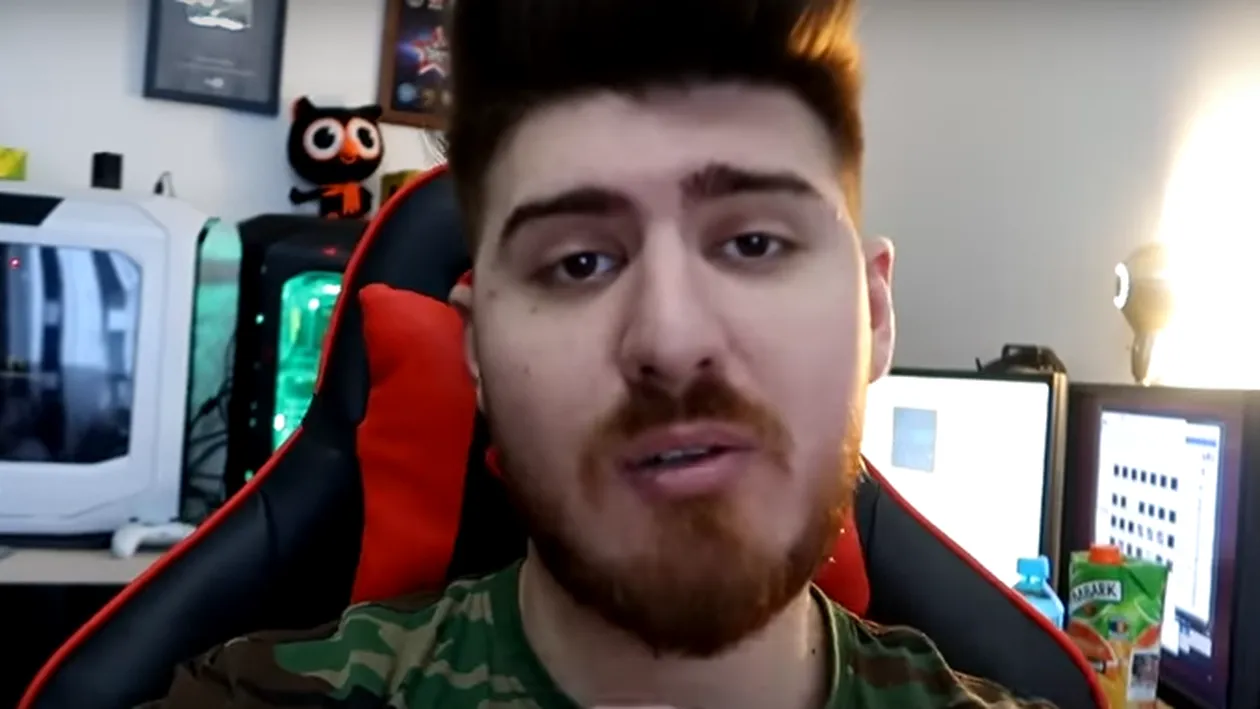 Vloggerul Alexandru Bălan a primit un colet de la un fan. Când l-a deschis a avut un şoc: ”Cred că e o sticlă cu...”