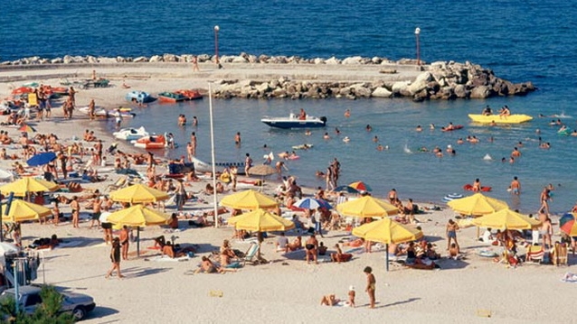 Cheltuiala de sase milioane de euro in minivacanta de Rusalii! Peste 45.000 de romani au mers la mare sa isi faca de cap