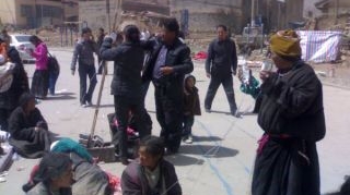 Aproximativ 300 de persoane si-au pierdut viata in urma unui cutremur cu magnitudinea de 6,9, produs in China