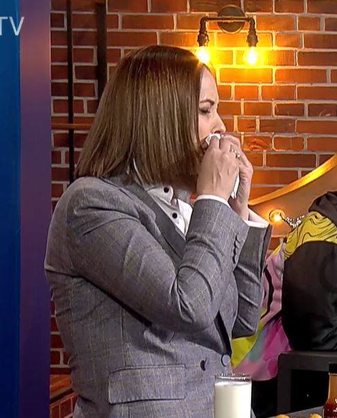 Andreea Marin s-a îngrăşat şi nu mai arată aşa cum o ştiai! A făcut guşă. FOTO
