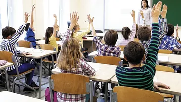 Pentru a încheia mediile elevilor, profesorii vor trebuie să fie prezenți fizic la școală