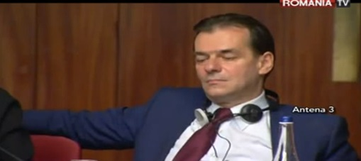 Ludovic Orban a adormit de mai multe ori la o dezbatere. Reacția președintelui PNL după ce a fost întrebat despre aceste imagini filmate