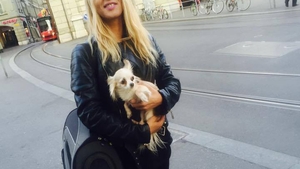 Ţi-l mai aminteşti pe transsexualul Naomy? A devenit o adevărată bombă sexy