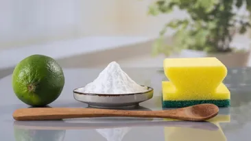 Ce se întâmplă dacă pui o linguriţă de bicarbonat de sodiu în şamponul cu care te speli pe cap? Puţini ştiu asta