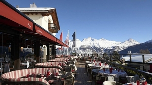 Cât a plătit o româncă pentru 2 portii de paste, 2 ceaiuri și o apă în Saint Moritz din Elveția