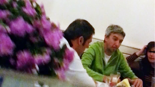 Prestatie live langa Tzatziki! Dan Diaconescu a tinut un discurs aprins in fata nevestei si a amicilor, la un restaurant grecesc