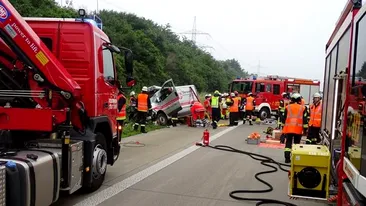 Accident mortal în Germania! O dubă s-a izbit de un TIR românesc