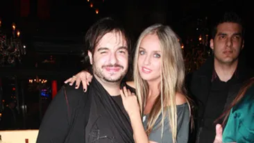 Tania Budi se foloseste de prieteni ca sa nu mearga singura la evenimente. In club cu iubitul pictoritei de la Senat