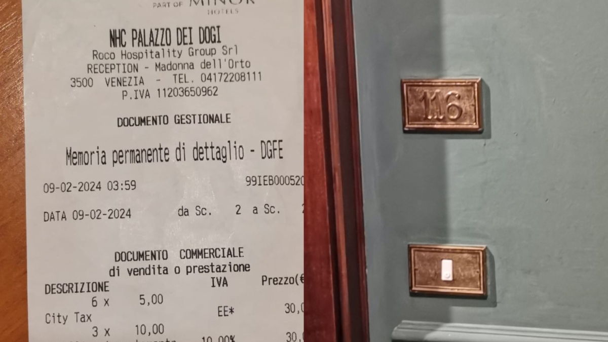 Ce au pățit doi români de 70 de ani în vacanță în Veneția. Nu se așteptau la așa ceva atunci când s-au cazat la hotelul de 5 stele. „Fură și italienii”