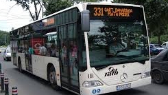 Aparitie de senzatie in autobuzul 331! Au ramas masca cand au vazut cum s-a imbracat aceasta tanara, desi afara erau 10 grade