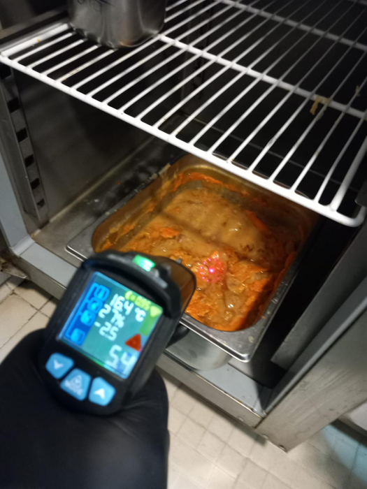 Ce au pățit 3 familii după ce au mâncat într-un restaurant din Harghita! Piedone a intrat iar în acțiune, imaginile sunt de nedescris