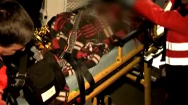 L-au gasit pe strada, mort de beat! Un baiat de 9 ani din Vaslui a ajuns in coma alcoolica dupa ce a baut vin la o pomana!