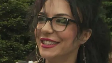 Are 38 de ani si un fund de milioane! Ai recunoscut vedeta cu acest posterior de invidiat? Indiciu: e innebunită după tatuaje