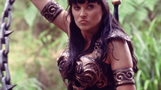 O mai tineti minte pe bruneta Xena? Acum e blonda! Vezi cat de mult s-a schimbat