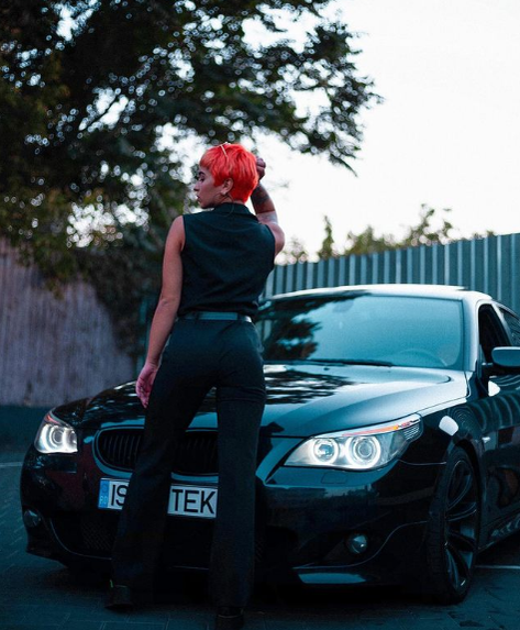 Sexy-cântăreața din Iași, accident spectaculos cu BMW-ul de zeci de mii de euro! Ce a făcut chiar înainte de incident