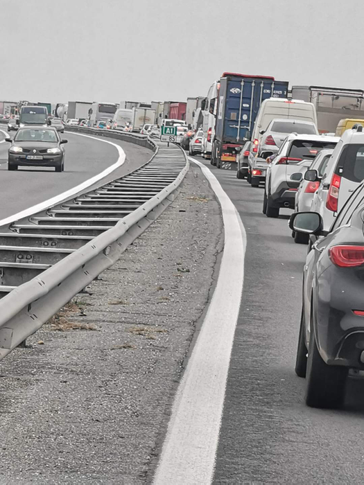 Traficul este îngreunat în zona accidentului