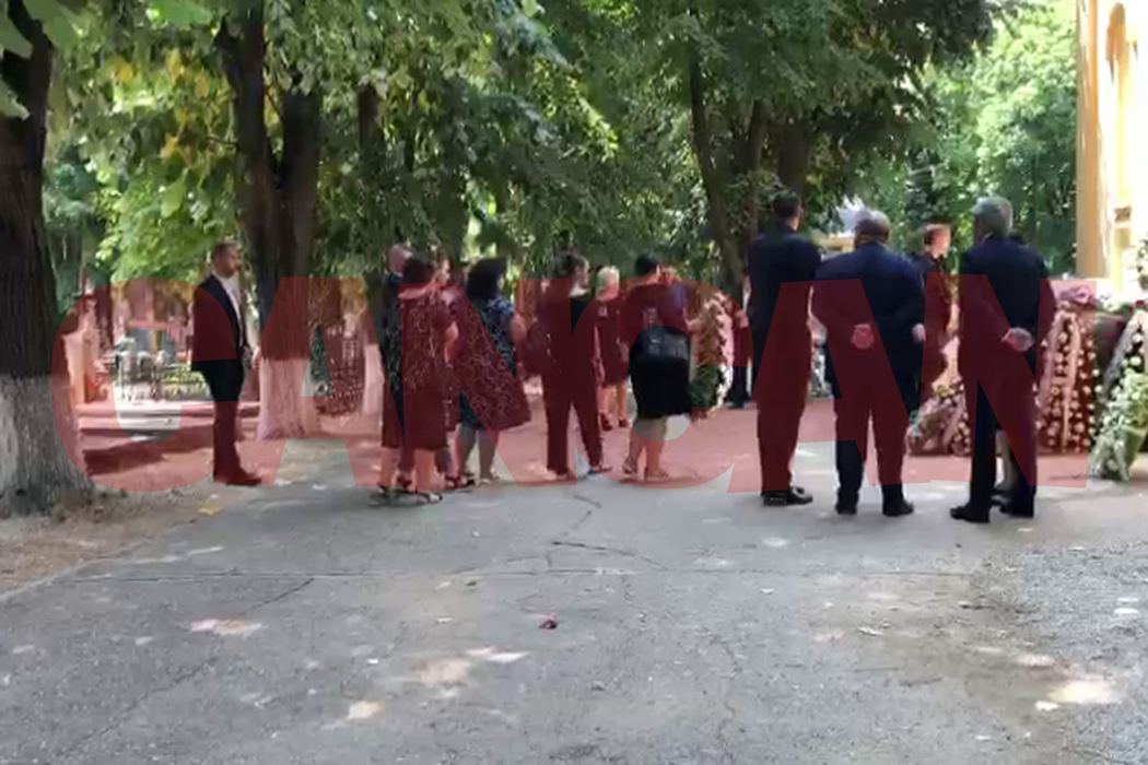 Slujba de înmormântare s-a ținut la Cimitirul Calvin, din cartierul Giulești (Foto: CANCAN.RO)