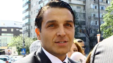 Solarul a avut efect! Syda, un ten perfect la cununia civila - Ce a zis mama lui inainte ca fiul ei sa se insoare