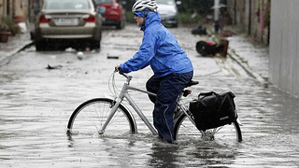 Inundatiile au facut ravagii in Italia, Marea Britanie si Irlanda. Vezi imaginile prapadului!