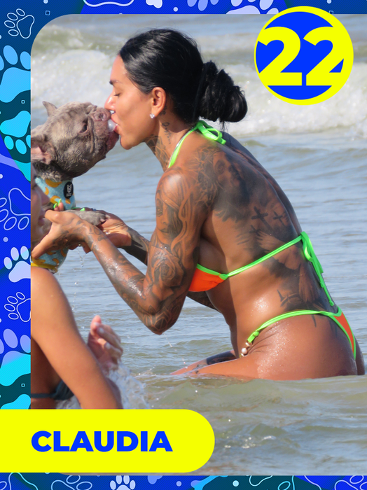 Top 25 vedete care și-au etalat costumele de baie, dar cățeii lor au făcut senzaţie! Delia, Bianca Drăgușanu sau Lora, eclipsate de patrupezi la malul mării