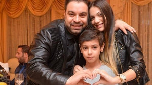 L-a pus sa se lepede de fosta nevasta moarta! Cum incearca actuala iubita sa-l “rupa” pe Salam de Fanica