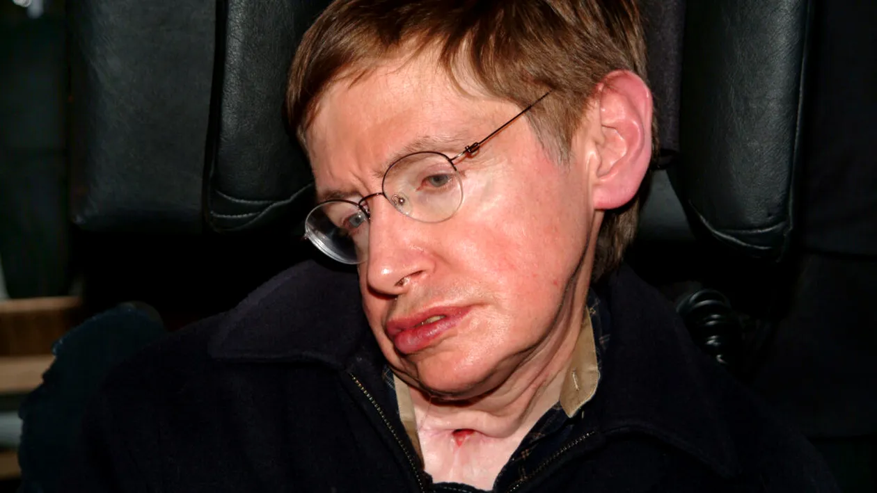 Stephen Hawking, fotografiat alături de două femei îmbrăcate sumar, pe insula lui Epstein. Cum explică familia imaginile