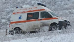O femeie din Vaslui a născut în zăpadă, în faţa porţii: "Mămica s-a dezbrăcat de haină şi..."