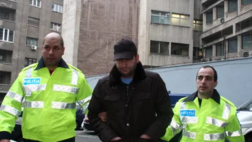 Fratii Mararu, adusi de mascati la Politia Capitalei. La perchezitii au fost gasite arme de foc