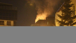 Arde, uite cum arde „cartierul miliardarilor“! Cum a fost petrecerea de la un banal grătar stinsă de pompieri