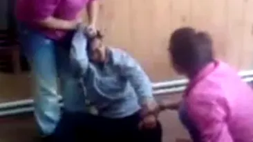 Eleva din Ramnicu Valcea care si-a batut colega cu pumnii si a tras-o de par a fost exmatriculata!