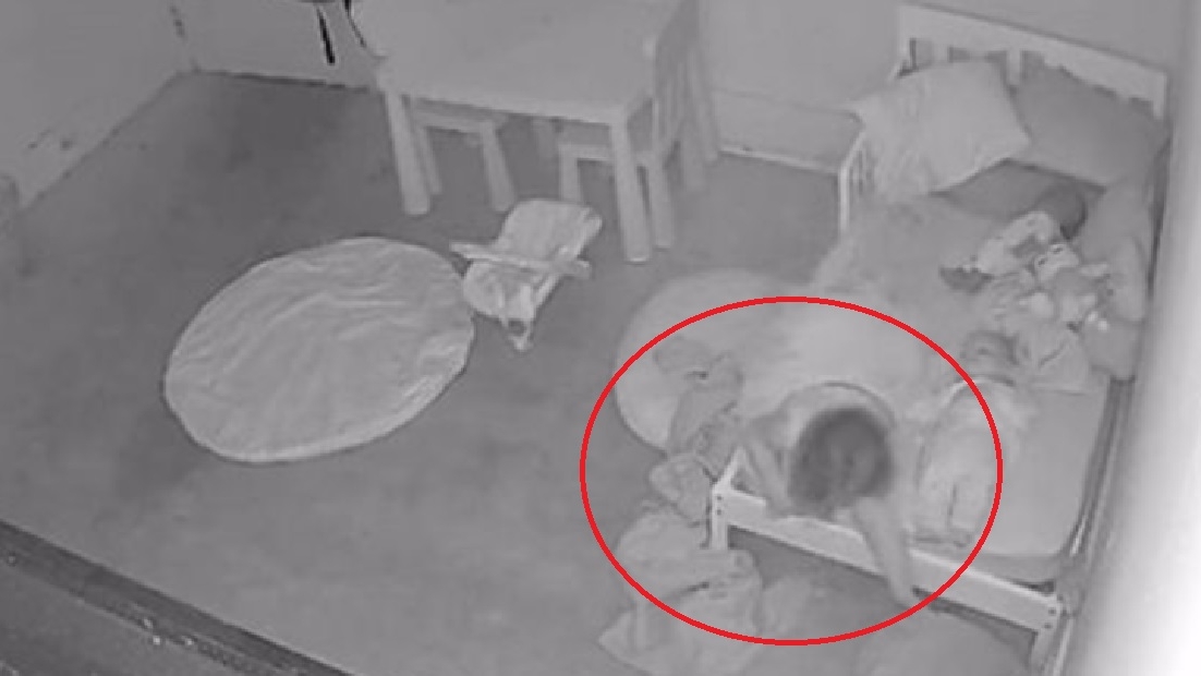 Imagini ireale! Ce s-a văzut pe camera de supraveghere din camera unui bebeluș îți va face pielea de găină: micuțul a fost smucit din pat de o forță supranaturală