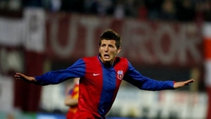 Îl mai țineți minte pe Cyril Thereau? Fostul fotbalist al Stelei și al lui Anderlecht duce o viață de nabab. Are Ferrari, dar și o soție “bombă”! Imagini HOT cu actrița actrița din SUA cu care s-a căsătorit | Galerie FOTO