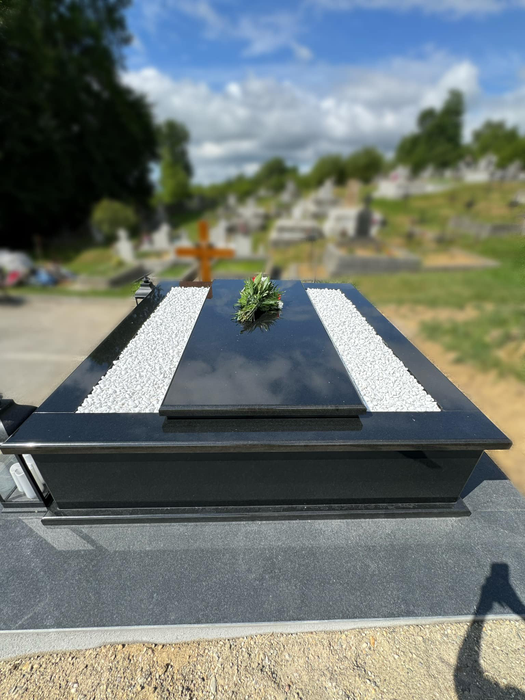 Monumentul ridicat de soția lui Gabi Stângău/ Sursa foto: Facebook