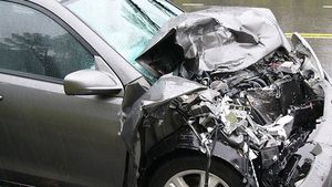 Doua persoane au murit in urma unui accident de masina! O a treia persoana este ranita