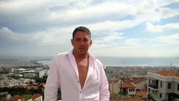 Dupa ce iubita l-a sters definitiv din viata ei, Costin Marculescu a iesit la agatat! “Vreau o fata sexy, care sa rupa patul!”