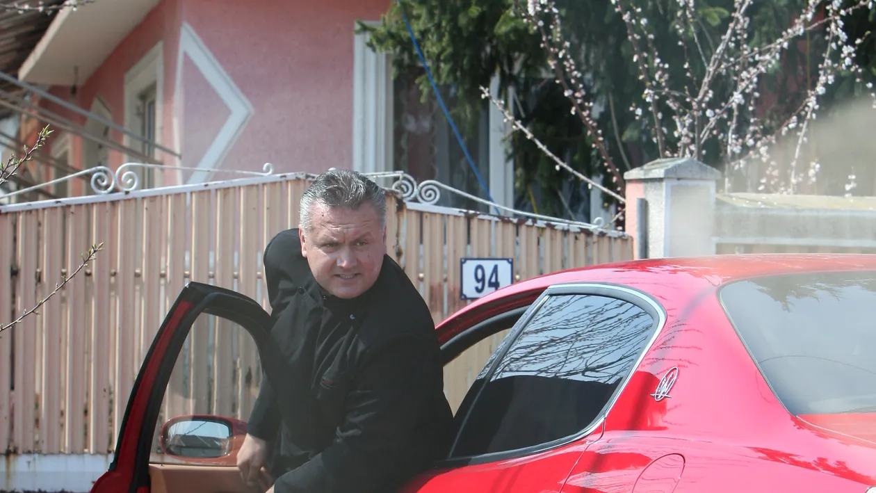 Probleme in Paradis: preotul cu Maserati, amenintat cu divortul din cauza masinii care l-a facut celebru!