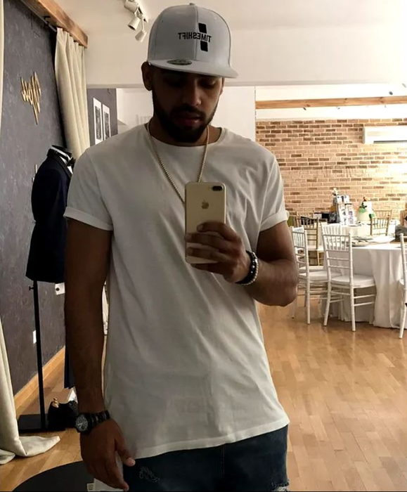 Bărbatul a renuntat la viata de huzur si vrea sa se aseze la casa lui Sursa Instagram.com/salilevent