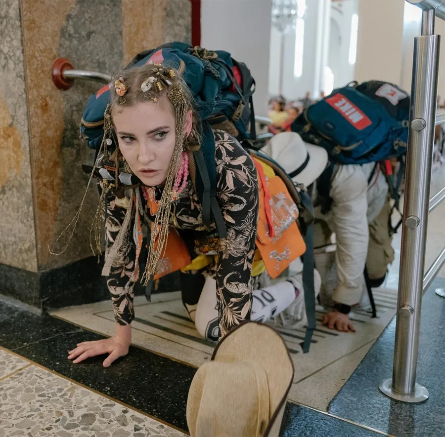 Iulia Albu, vestimentație extravagantă 