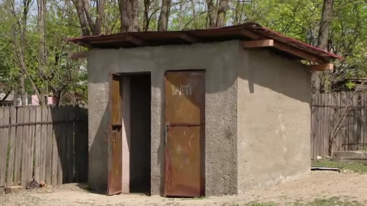 Institutul Național de Statistică prezintă condițiile de viață ale românilor: ”2, 5 milioane de români au WC în curte”!